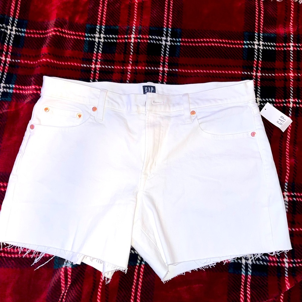 White gap denim shorts